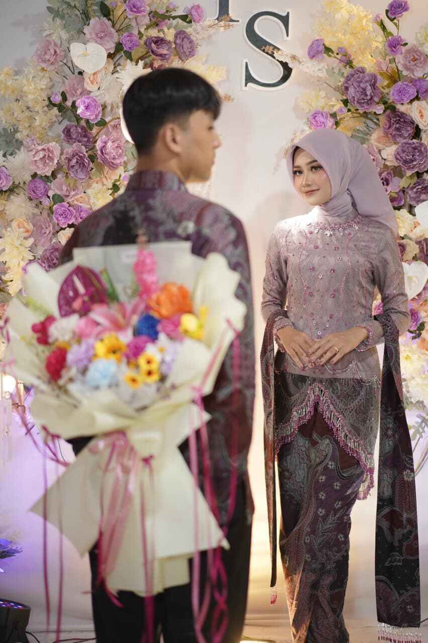 Kebaya Lamaran