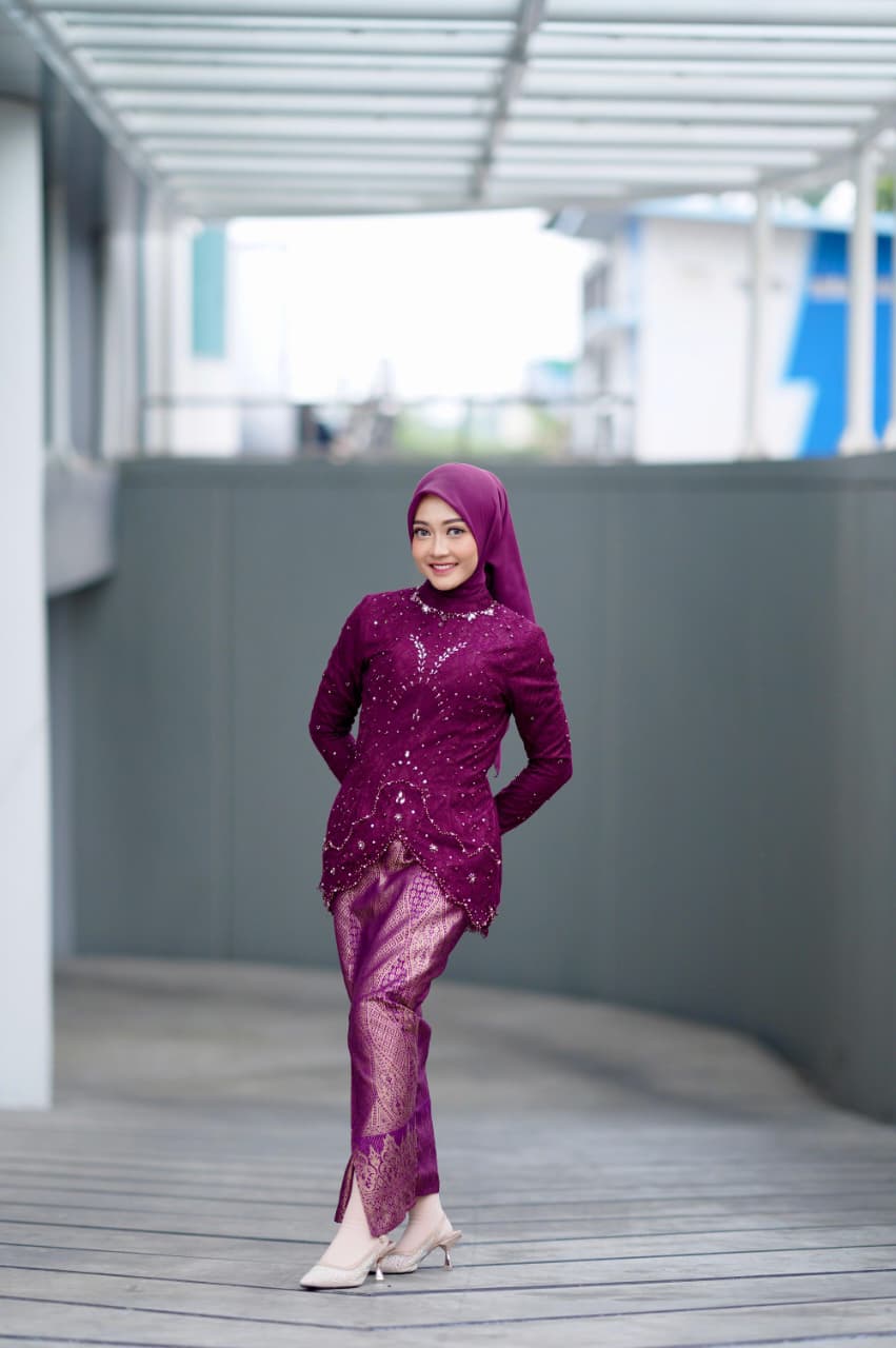 Kebaya Wisuda
